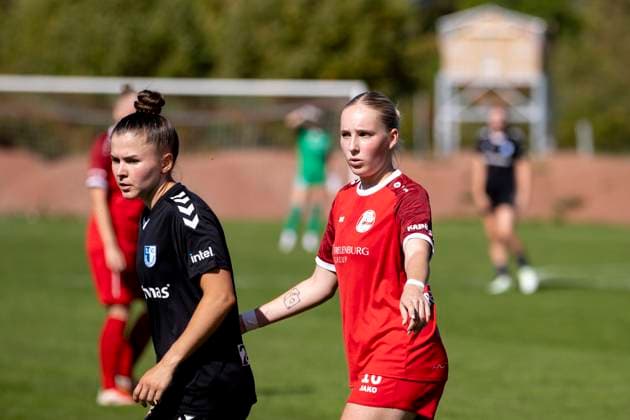 Regionalliga-Nordost Frauen: 1. FFV Erfurt vs. 1. FC Magdeburg; Erfurt; 31.08.2025 Latoya Maxine Bach ( 8; 1. FC Magdeburg) gegen Maja Felicitas Bauerschmidt ( 10; 1. FFV Erfurt) Regionalliga-Nordost Frauen: 1. FFV Erfurt vs.1. FC Magdeburg; Sportforum Johannesplatz Erfurt; 31.08.2025 Copyright: xBEAUTIFULxSPORTS Duehringx
