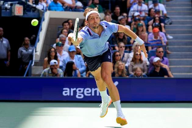 August 31, 2025, Flushing Meadows, New York, USA: Arthur Rinderknech misses the ball on a forehand return during a match against Carlos Alcaraz on Day 8 of the 2025 US Open at USTA Billie Jean King National Tennis Center on Sunday August 31, 2025 in the Flushing neighborhood of the Queens borough of New York City. JAVIER ROJAS PI Flushing Meadows USA - ZUMAp124 20250831_zaa_p124_086 Copyright: xJavierxRojasx