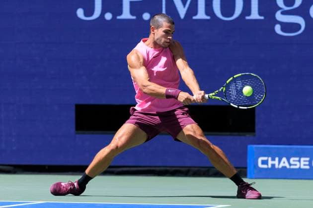 August 31, 2025, Flushing Meadows, New York, USA: Carlos Alcaraz hits a double backhand return during a match against Arthur Rinderknech on Day 8 of the 2025 US Open at USTA Billie Jean King National Tennis Center on Sunday August 31, 2025 in the Flushing neighborhood of the Queens borough of New York City. JAVIER ROJAS PI Flushing Meadows USA - ZUMAp124 20250831_zaa_p124_061 Copyright: xJavierxRojasx