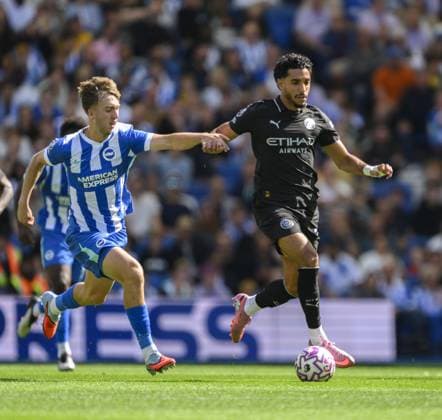 Brighton, England, August 31 2025: Brighton & Hove Albion s Jack Hinshelwood (left) battles with Manchester City s Omar Marmoush (right) during the Premier League match between Brighton and Hove Albion and Manchester City at the American Express Stadium. (Photo by David Horton Sports Press Photo) Copyright: xDavidxHorton SportsxPressxPhotox Sportspressphoto_SPR19680