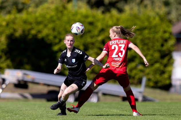 Regionalliga-Nordost Frauen: 1. FFV Erfurt vs. 1. FC Magdeburg; Erfurt; 31.08.2025 Chantal Schmidt ( 2; 1. FC Magdeburg) gegen Lena Frisch ( 23; 1. FFV Erfurt) Regionalliga-Nordost Frauen: 1. FFV Erfurt vs.1. FC Magdeburg; Sportforum Johannesplatz Erfurt; 31.08.2025 Copyright: xBEAUTIFULxSPORTS Duehringx