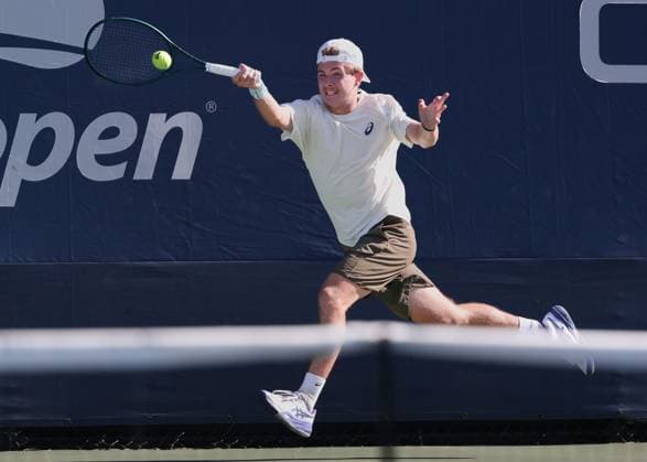 Flynn Thomas (SUI), Jungen Einzel, Boys Singles, US Open Championships 2023, USTA Billie Jean King National Tennis Center, Flushing Meadows, New York, USA . Copyright: xJuergenxHasenkopfx