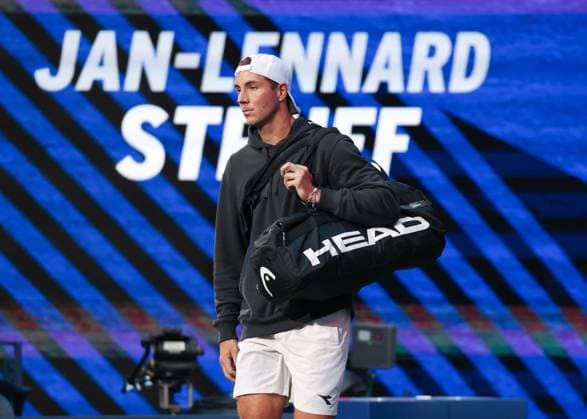 Jan-Lennard Struff (GER) betritt den Platz, US Open Championships 2023, USTA Billie Jean King National Tennis Center, Flushing Meadows, New York, USA . Copyright: xJuergenxHasenkopfx