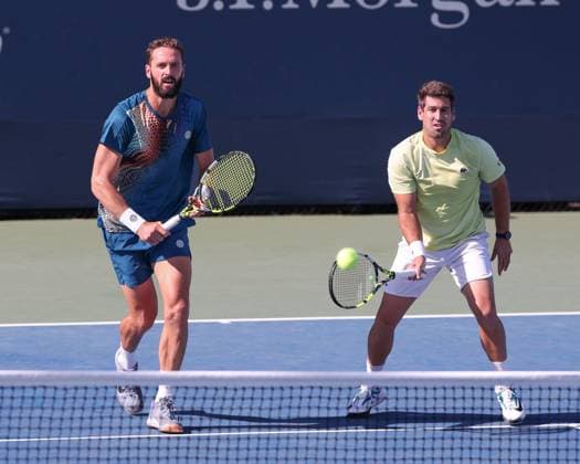 Orlando Luz (gelbes Hemd), Albano Olivetti, Herren Doppel, Men s Doubles, US Open Championships 2023, USTA Billie Jean King National Tennis Center, Flushing Meadows, New York, USA . Copyright: xJuergenxHasenkopfx