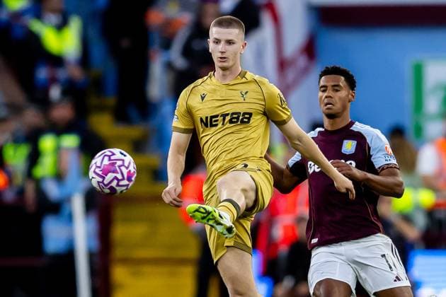 Aston Villa v Crystal Palace Premier League 31 08 2025. Crystal Palace midfielder Adam Wharton (20) plays a pass during the Premier League match between Aston Villa and Crystal Palace at Villa Park, Birmingham, England on 31 August 2025. Birmingham Villa Park West Midlands England Editorial use only DataCo restrictions apply See www.football-dataco.com , Copyright: xManjitxNarotrax PSI-22724-0173