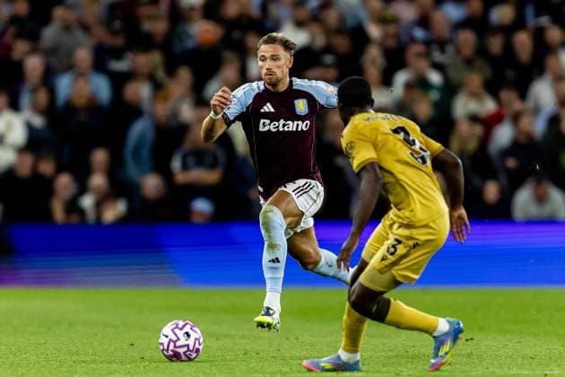 Aston Villa v Crystal Palace Premier League 31 08 2025. Aston Villa defender Matty Cash (2) runs forward during the Premier League match between Aston Villa and Crystal Palace at Villa Park, Birmingham, England on 31 August 2025. Birmingham Villa Park West Midlands England Editorial use only DataCo restrictions apply See www.football-dataco.com , Copyright: xManjitxNarotrax PSI-22724-0183