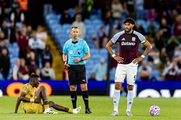Aston Villa v Crystal Palace Premier League 31 08 2025. Aston Villa defender Tyrone Mings (5) during the Premier League match between Aston Villa and Crystal Palace at Villa Park, Birmingham, England on 31 August 2025. Birmingham Villa Park West Midlands England Editorial use only DataCo restrictions apply See www.football-dataco.com , Copyright: xManjitxNarotrax PSI-22724-0187