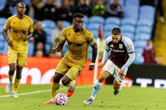 Aston Villa v Crystal Palace Premier League 31 08 2025. Crystal Palace defender Marc Guehi (6) runs forward during the Premier League match between Aston Villa and Crystal Palace at Villa Park, Birmingham, England on 31 August 2025. Birmingham Villa Park West Midlands England Editorial use only DataCo restrictions apply See www.football-dataco.com , Copyright: xManjitxNarotrax PSI-22724-0199