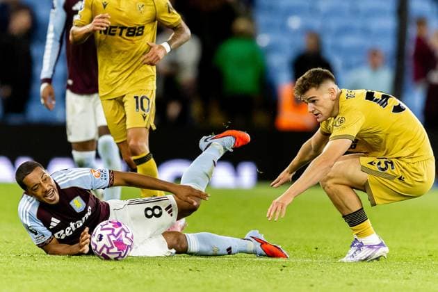 Aston Villa v Crystal Palace Premier League 31 08 2025. Aston Villa midfielder Youri Tielemans (8) fouled by Crystal Palace midfielder Justin Devenny (55) during the Premier League match between Aston Villa and Crystal Palace at Villa Park, Birmingham, England on 31 August 2025. Birmingham Villa Park West Midlands England Editorial use only DataCo restrictions apply See www.football-dataco.com , Copyright: xManjitxNarotrax PSI-22724-0200