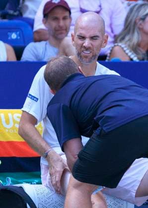 August 31, 2025, Flushing Meadows, New York, USA: Adrian Mannarino gets treatment on his right leg during a match against Jiri Lehecka on Day 8 of the 2025 US Open at USTA Billie Jean King National Tennis Center on Sunday August 31, 2025 in the Flushing neighborhood of the Queens borough of New York City. JAVIER ROJAS PI Flushing Meadows USA - ZUMAp124 20250831_zaa_p124_027 Copyright: xJavierxRojasx