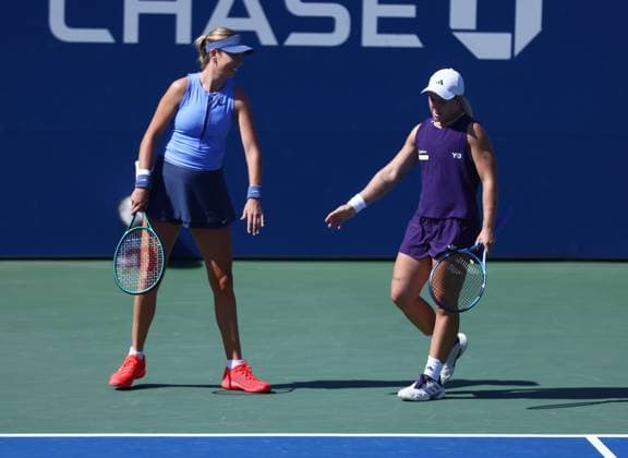 2025 US Open Tennis Championships, Day Eight, Billy Jean-King Tennis Centre, Flushing Meadows, New York, USA, 31 08 2025 Katie Boulter (GBR) partnered by Sonay Kartal (GBR) in action during their second round Womens doubles match against Ekaterina Alexandrova and Shuai Zhang (CHN) in the 2025 US Open at Flushing Meadows New York Billy Jean King Tennis Centre, Flushing Meadows New York USA Copyright: xMarkxGreenwoodx