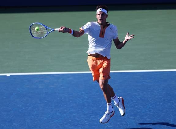 2025 US Open Tennis Championships, Day Seven, Billy Jean-King Tennis Centre, Flushing Meadows, New York, USA, 30 08 2025 Daniel Altmaier (GER) in action during his third round match against Alex de Minaur (AUS) in the 2025 US Open at Flushing Meadows New York Billy Jean King Tennis Centre, Flushing Meadows New York USA Copyright: xMarkxGreenwoodx