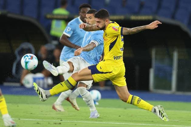 CALCIO - Serie A - SS Lazio vs Hellas Verona FC Rome, Italy 31 August, 2025: Mattia Zaccagni of Lazio, Marco Davide Faraoni seen in action during the Serie A Enilive 2025-2026, day 2, football match between SS Lazio and Hellas Verona at Olympic Stadium. Rome Italy  Copyright: xIPAxSport ABACAx