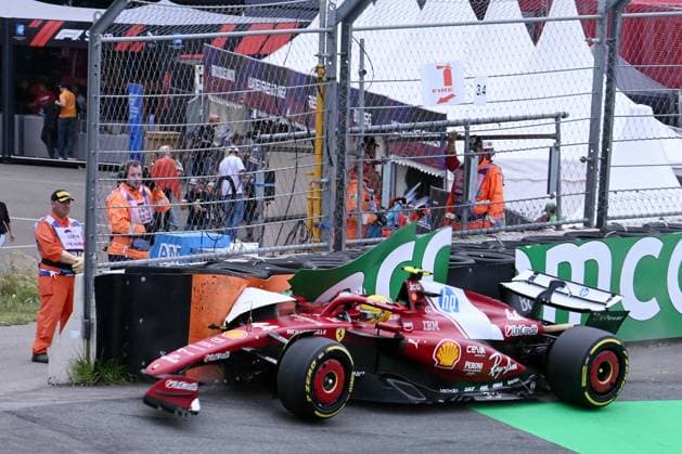 31.08.2025, xrarjax, Motorsport FIA Formel 1, 2025 Dutch Grand Prix v.l. Lewis Hamilton (Ferrari) Startnummer 44 crasht seinen wagen in die Bande Unfall Crash Zandvoort