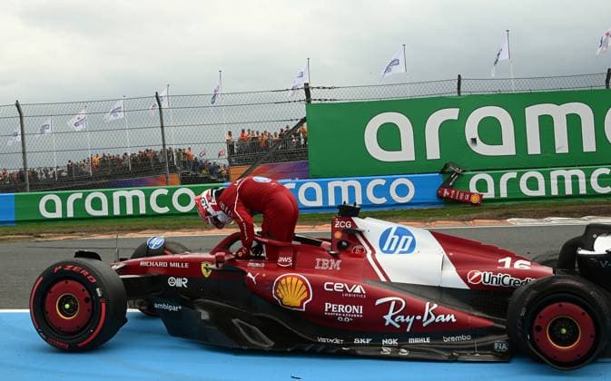 31.08.2025, xrarjax, Motorsport FIA Formel 1, 2025 Dutch Grand Prix v.l. Charles Leclerc (Ferrari) Startnummer 16 crasht seinen Wagen Unfall Crash Zandvoort