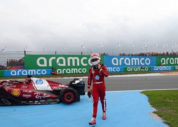 31.08.2025, xrarjax, Motorsport FIA Formel 1, 2025 Dutch Grand Prix v.l. Charles Leclerc (Ferrari) Startnummer 16 crasht seinen Wagen Unfall Crash Zandvoort
