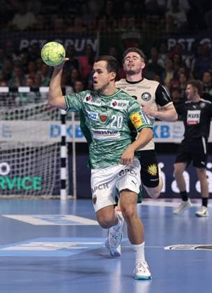 Tim Freihöfer am Ball Einzelbild Freisteller Aktion Handball HBL Bundesliga Herren 1.Spieltag Saison 2025 2026 31.08.2025 Füchse Berlin vs. Bergischer HC