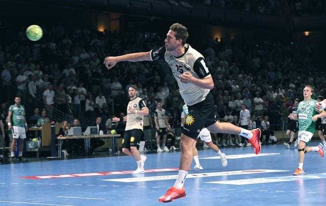 Lars Mitchell Kooij am Ball Einzelbild Freisteller Aktion Handball HBL Bundesliga Herren 1.Spieltag Saison 2025 2026 31.08.2025 Füchse Berlin vs. Bergischer HC