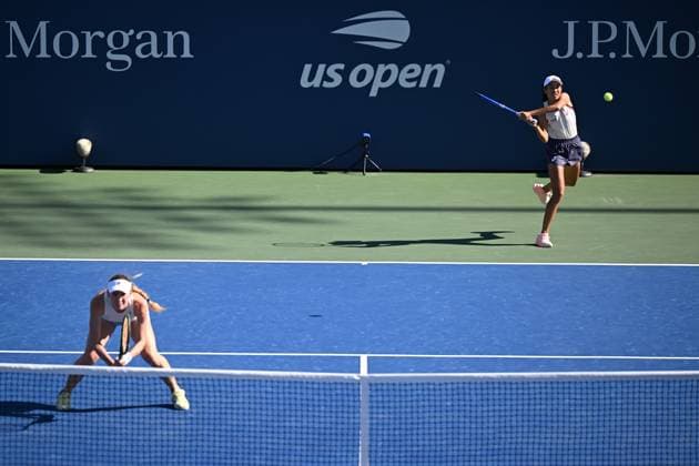 (250901) -- NEW YORK, Sept. 1, 2025 -- Zhang Shuai (R) of China Ekaterina Alexandrova of Russia compete during the women s doubles second round match against Katie Boulter Sonay Kartal of Britain at the 2025 US Open tennis championships in New York, the United States, Aug. 31, 2025. ) (SP)U.S.-NEW YORK-TENNIS-US OPEN-WOMEN S DOUBLES-SECOND ROUND LixRui 
