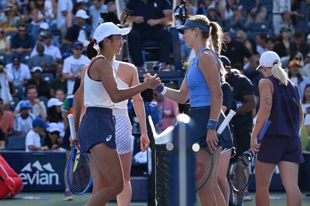 (250901) -- NEW YORK, Sept. 1, 2025 -- Zhang Shuai (Front L) of China Ekaterina Alexandrova of Russia greet Katie Boulter (Front R) Sonay Kartal of Britain after their women s doubles second round match at the 2025 US Open tennis championships in New York, the United States, Aug. 31, 2025. ) (SP)U.S.-NEW YORK-TENNIS-US OPEN-WOMEN S DOUBLES-SECOND ROUND LixRui 