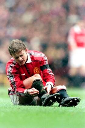990307 Fotboll, Premier League, Manchester United, ManU - Chelsea, 0-0: Ole Gunnar Solskjaer, Manchester United har fatt en smäll. Copyright: BILDBYRAN BB990307BB058