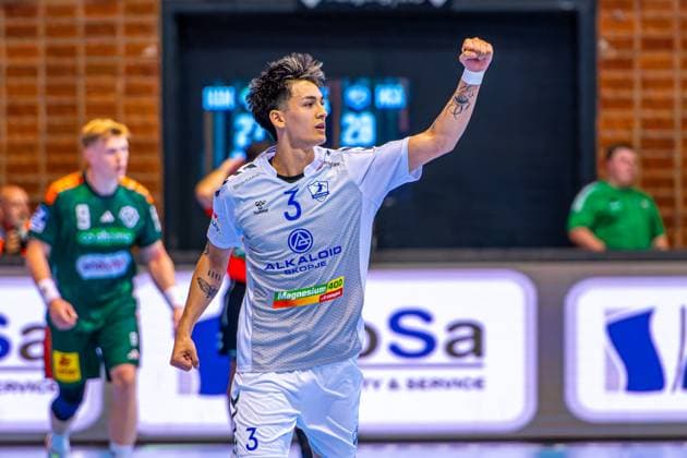 Ulfar Pall Monsi Ãžordarsson (HC Alkaloid, Nr. 3) (L-R), TSV Hannover-Burgdorf (green) against HC Alkaloid (white) (1. Matchday of Qualification Round 1 EHF European League 2025 2026) (31.08.2025, Swiss Life Hall (Hannover, GER), Copyright: xJanxGuentherx xTSVxHannover-Burgdorfx