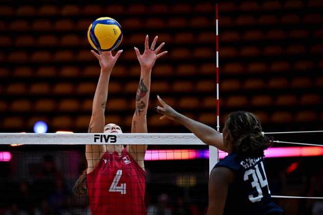 USA v Canada - FIVB Women’s World Volleyball Championship BANGKOK, THAILAND - SEPTEMBER 01: Vicky Savard (4) of Canada during their FIVB Women’s World Volleyball Championship match between USA and Canada at Huamark Indoor Stadium in Bangkok, Thailand, on September 01, 2025. Mustafa Hatipoglu Anadolu Bangkok Thailand. Editorial use only. Please get in touch for any other usage.  Copyright: x2025xAnadoluxMustafaxHatipoglux