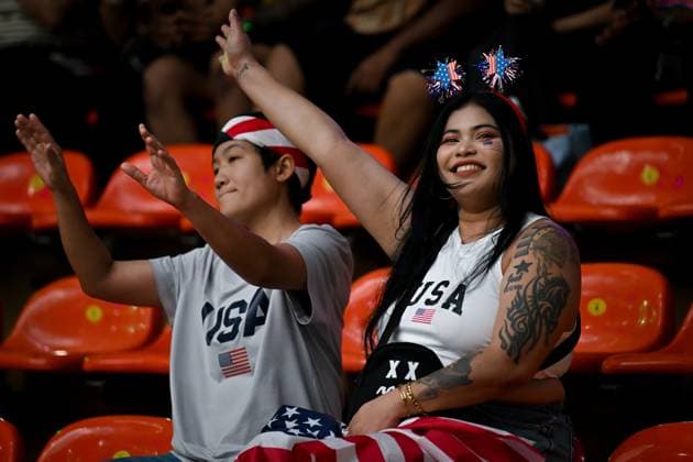 USA v Canada - FIVB Women’s World Volleyball Championship BANGKOK, THAILAND - SEPTEMBER 01: Fans of USA during their FIVB Women’s World Volleyball Championship match between USA and Canada at Huamark Indoor Stadium in Bangkok, Thailand, on September 01, 2025. Mustafa Hatipoglu Anadolu Bangkok Thailand. Editorial use only. Please get in touch for any other usage.  Copyright: x2025xAnadoluxMustafaxHatipoglux