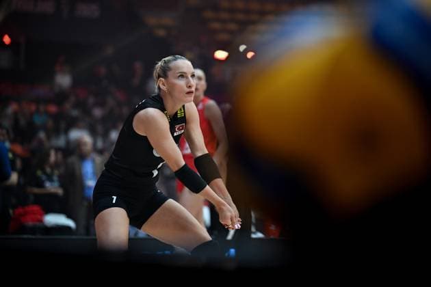 Turkiye v Slovenia - FIVB Women’s World Volleyball Championship BANGKOK, THAILAND - SEPTEMBER 01: Gizem Orge of Turkiye warms up prior to the FIVB Women’s World Volleyball Championship match between Turkiye and Slovenia at Huamark Indoor Stadium in Bangkok, Thailand, on September 01, 2025. Mustafa Hatipoglu Anadolu Banghok Thailand. Editorial use only. Please get in touch for any other usage.  Copyright: x2025xAnadoluxMustafaxHatipoglux