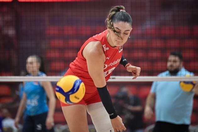 Turkiye v Slovenia - FIVB Women’s World Volleyball Championship BANGKOK, THAILAND - SEPTEMBER 01: Zehra Gunes of Turkiye warms up prior to the FIVB Women’s World Volleyball Championship match between Turkiye and Slovenia at Huamark Indoor Stadium in Bangkok, Thailand, on September 01, 2025. Mustafa Hatipoglu Anadolu Banghok Thailand. Editorial use only. Please get in touch for any other usage.  Copyright: x2025xAnadoluxMustafaxHatipoglux