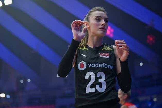 Turkiye v Slovenia - FIVB Women’s World Volleyball Championship BANGKOK, THAILAND - SEPTEMBER 01: Eylul Akarcesme Yatgin of Turkiye warms up prior to the FIVB Women’s World Volleyball Championship match between Turkiye and Slovenia at Huamark Indoor Stadium in Bangkok, Thailand, on September 01, 2025. Mustafa Hatipoglu Anadolu Banghok Thailand. Editorial use only. Please get in touch for any other usage.  Copyright: x2025xAnadoluxMustafaxHatipoglux