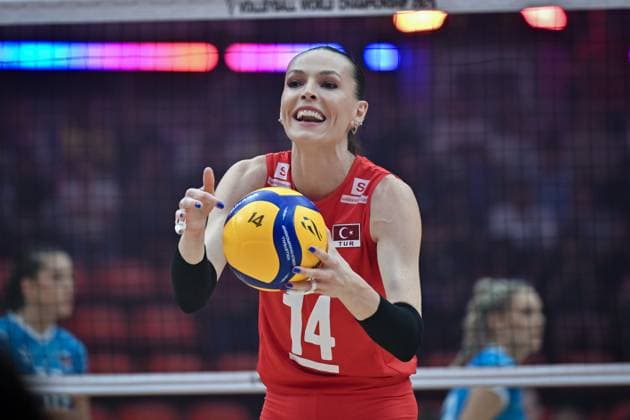 Turkiye v Slovenia - FIVB Women’s World Volleyball Championship BANGKOK, THAILAND - SEPTEMBER 01: Eda Erdem Dundar of Turkiye warms up prior to the FIVB Women’s World Volleyball Championship match between Turkiye and Slovenia at Huamark Indoor Stadium in Bangkok, Thailand, on September 01, 2025. Mustafa Hatipoglu Anadolu Banghok Thailand. Editorial use only. Please get in touch for any other usage.  Copyright: x2025xAnadoluxMustafaxHatipoglux