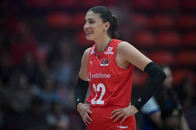 Turkiye v Slovenia - FIVB Women’s World Volleyball Championship BANGKOK, THAILAND - SEPTEMBER 01: Ilkin Aydin of Turkiye warms up prior to the FIVB Women’s World Volleyball Championship match between Turkiye and Slovenia at Huamark Indoor Stadium in Bangkok, Thailand, on September 01, 2025. Mustafa Hatipoglu Anadolu Banghok Thailand. Editorial use only. Please get in touch for any other usage.  Copyright: x2025xAnadoluxMustafaxHatipoglux