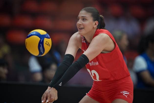 Turkiye v Slovenia - FIVB Women’s World Volleyball Championship BANGKOK, THAILAND - SEPTEMBER 01: Ilkin Aydin of Turkiye warms up prior to the FIVB Women’s World Volleyball Championship match between Turkiye and Slovenia at Huamark Indoor Stadium in Bangkok, Thailand, on September 01, 2025. Mustafa Hatipoglu Anadolu Banghok Thailand. Editorial use only. Please get in touch for any other usage.  Copyright: x2025xAnadoluxMustafaxHatipoglux