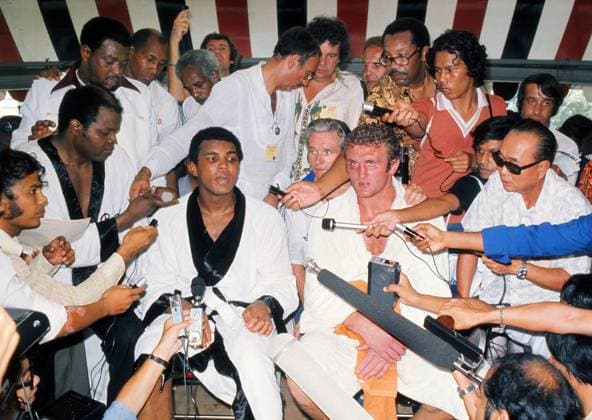 Boxing - World Heavyweight Championship (WBC & WBA) Title Fight - Muhammad Ali vs. Joe Bugner II The post-fight press conference, PK, Pressekonferenz with both fighters in Kuala Lumpur, Malaysia. 