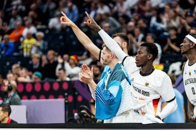 FIBA EuroBasket 2025: Deutschland - Grossbritannien; 01.09.2025 Jubel auf der deutschen Bank Andreas Obst (Deutschland, 42), Dennis Schröder (Deutschland, 17) FIBA EuroBasket 2025: Deutschland - Grossbritannien, Tampere, Nokia Arena am 01.09.2025 Copyright: xBEAUTIFULxSPORTS Wunderlx
