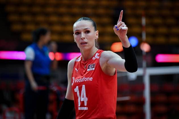 Turkiye v Slovenia - FIVB Women’s World Volleyball Championship BANGKOK, THAILAND - SEPTEMBER 01: Eda Erdem Dundar (14) of Turkiye gestures during the FIVB Women’s World Volleyball Championship match between Turkiye and Slovenia at Huamark Indoor Stadium in Bangkok, Thailand, on September 01, 2025. Mustafa Hatipoglu Anadolu Banghok Thailand. Editorial use only. Please get in touch for any other usage.  Copyright: x2025xAnadoluxMustafaxHatipoglux