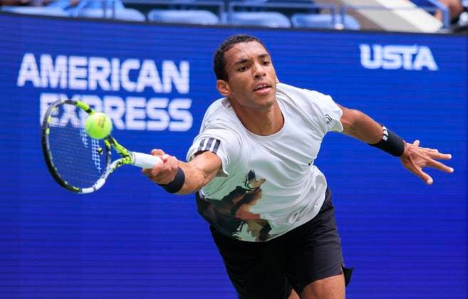 September 1, 2025, Flushing Meadows, New York, USA: Felix Auger-Aliassime stretches for a forehand during a match against Andrey Rublev on Day 9 of the 2025 US Open at USTA Billie Jean King National Tennis Center on Monday September 1, 2025 in the Flushing neighborhood of the Queens borough of New York City. JAVIER ROJAS PI Flushing Meadows USA - ZUMAp124 20250901_zaa_p124_020 Copyright: xJavierxRojasx