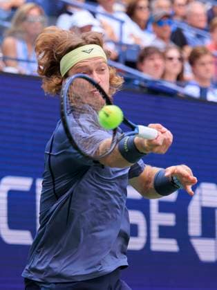 September 1, 2025, Flushing Meadows, New York, USA: Andrey Rublev hits a forehand return during a match against Felix Auger-Aliassime on Day 9 of the 2025 US Open at USTA Billie Jean King National Tennis Center on Monday September 1, 2025 in the Flushing neighborhood of the Queens borough of New York City. JAVIER ROJAS PI Flushing Meadows USA - ZUMAp124 20250901_zaa_p124_021 Copyright: xJavierxRojasx