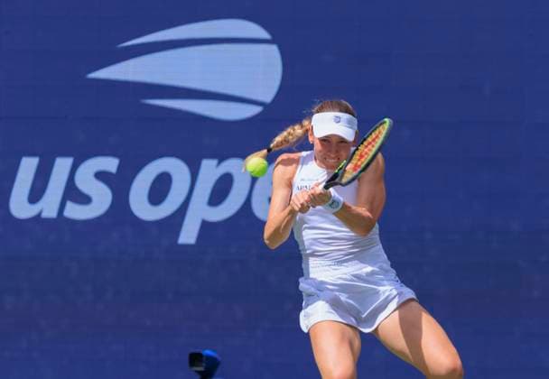 September 1, 2025, Flushing Meadows, New York, USA: Ekaterina Alexandrova hits a double backhand return during a match against Iga Swiatek on Day 9 of the 2025 US Open at USTA Billie Jean King National Tennis Center on Monday September 1, 2025 in the Flushing neighborhood of the Queens borough of New York City. JAVIER ROJAS PI Flushing Meadows USA - ZUMAp124 20250901_zaa_p124_040 Copyright: xJavierxRojasx
