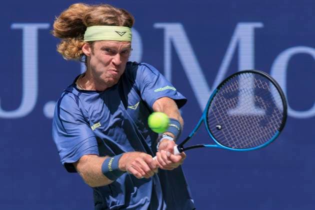 September 1, 2025, Flushing Meadows, New York, USA: ANDREY RUBLEV hits a double backhand return during a match against Auger-Aliassime on Day 9 of the 2025 US Open at USTA Billie Jean King National Tennis Center. Auger-Aliassime won 7:5 6:3 6:4. Flushing Meadows USA - ZUMAp124 20250901_zaa_p124_009 Copyright: xJavierxRojasx