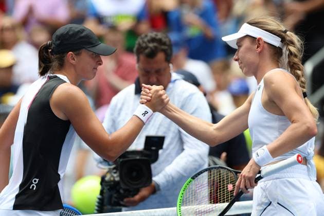 TENIS US OPEN 2025 01092025 N Z IGA SWIATEK I JEKATERINA ALEKSANDROWA PO MECZU CZWARTEJ RUNDY NA TURNIEJU WIELKIEGO SZLEMA US OPEN 2025 MARCIN CHOLEWINSKI NEWSPIX.PL TENNIS US OPEN 2025 01092025 IGA SWIATEK OF POLAND AND EKATERINA ALEXANDROVA AFTER THE MATCH IN THE FOURTH ROUND NEWSPIX.PL --- newspix.pl POLAND OUT! 