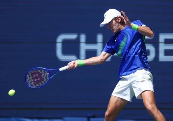 2025 US Open Tennis Championships, Day Nine, Billy Jean-King Tennis Centre, Flushing Meadows, New York, USA, 01 09 2025 Alex de Minaur (AUS) in action during his fourth round match against Leandro Riedi (SUI) in the 2025 US Open at Flushing Meadows New York Billy Jean King Tennis Centre, Flushing Meadows New York USA Copyright: xMarkxGreenwoodx