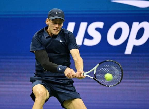 Jannik Sinner of ITA Vs Alexander Bublik of KAZ, Jannik Sinner wins in straight sets 6-1 6-1 6-1 in the fourth round on Arthur Ashe Stadium on day 9 at the 2025 US Open Tennis Championship at the USTA Billie Jean King National Tennis Center in New York City on Monday, September 01, 2025.  NYP20250901344 LARRYxMARANO
