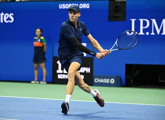 Jannik Sinner of ITA Vs Alexander Bublik of KAZ, Jannik Sinner wins in straight sets 6-1 6-1 6-1 in the fourth round on Arthur Ashe Stadium on day 9 at the 2025 US Open Tennis Championship at the USTA Billie Jean King National Tennis Center in New York City on Monday, September 01, 2025.  NYP20250901355 LARRYxMARANO