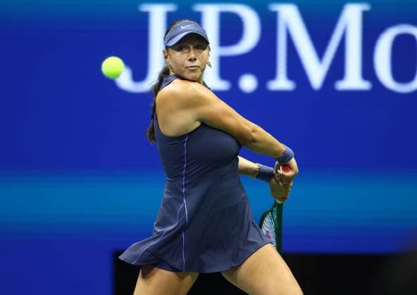 2025 US Open Tennis Championships, Day Nine, Billy Jean-King Tennis Centre, Flushing Meadows, New York, USA, 02 09 2025 Amanda Anisimova (USA) in action during her fourth round match against Beatriz Haddad Maia (BRA) in the 2025 US Open at Flushing Meadows New York Billy Jean King Tennis Centre, Flushing Meadows New York USA Copyright: xMarkxGreenwoodx