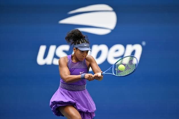 (250902) -- NEW YORK, Sept. 2, 2025 -- Osaka Naomi of Japan hits a return during the women s singles fourth round match against Coco Gauff of the United States at the 2025 US Open tennis championships in New York, the United States, Sept. 1, 2025. ) (SP)U.S.-NEW YORK-TENNIS-US OPEN-WOMEN S SINGLES-OSAKA VS GAUFF LixRui 
