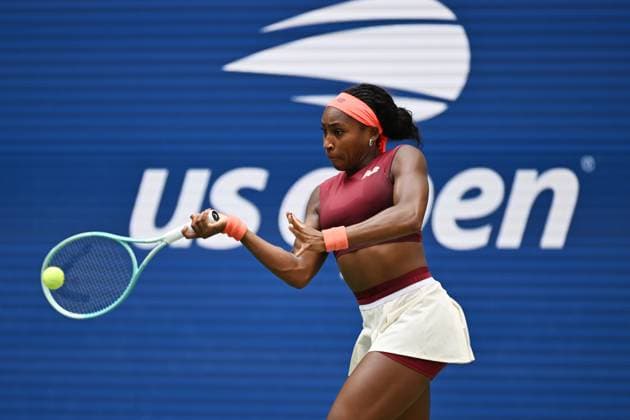 (250902) -- NEW YORK, Sept. 2, 2025 -- Coco Gauff of the United States hits a return during the women s singles fourth round match against Osaka Naomi of Japan at the 2025 US Open tennis championships in New York, the United States, Sept. 1, 2025. ) (SP)U.S.-NEW YORK-TENNIS-US OPEN-WOMEN S SINGLES-OSAKA VS GAUFF LixRui 