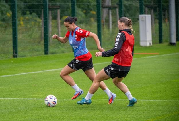 Fußball, Frauen, Saison 2025 2026, Google Pixel Frauen-Bundesliga, 1. FC Union Berlin, Training, v. l. Alma Aagaard (1. Frauen 1. FC Union), Sophie Weidauer (1. Frauen 1. FC Union), 02.09. 2025, Copyright: xMatthiasxKochx