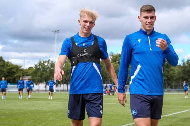 02.09.2025, Fußball, Training Karlsruher SC, 2. Fußball Bundesliga, Trainingsplatz am BBBank Wildpark Stadion Karlsruhe, Saison 2025 2026: Leon Opitz (KSC 17) neben Marcel Beifus (KSC 04) Baden-Württemberg Deutschland